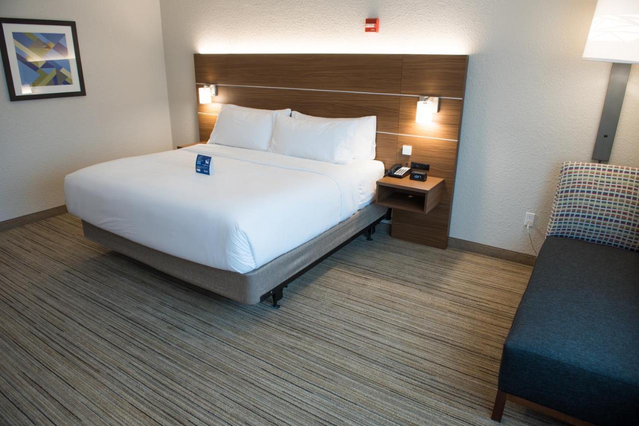 Holiday Inn Express & Suites - Merrillville By Ihg Exterior photo
